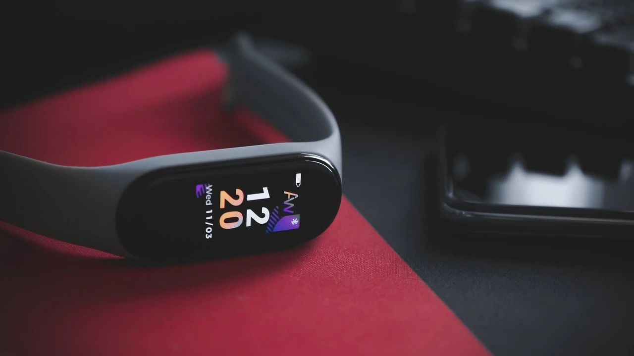 Warum bleibt das Display meines Fitness-Trackers schwarz?