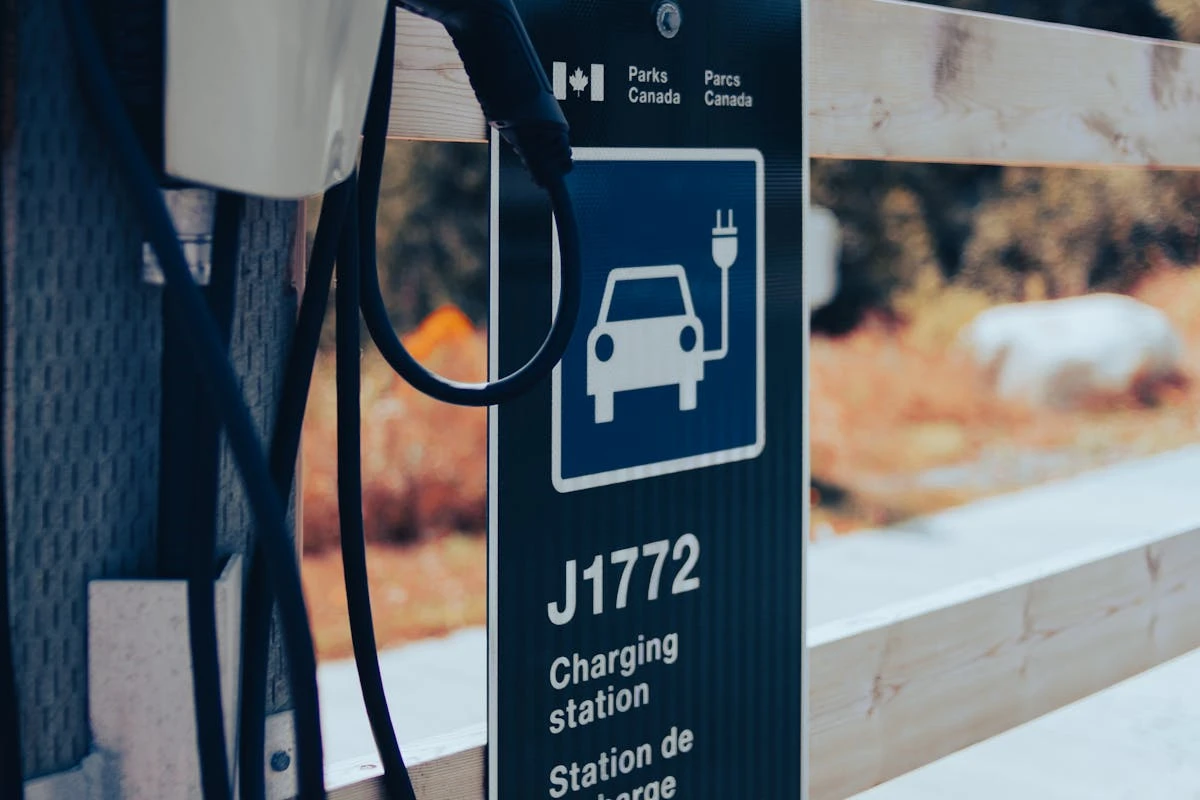 Warum leuchtet die Kontrollleuchte an meinem Elektroauto ständig
