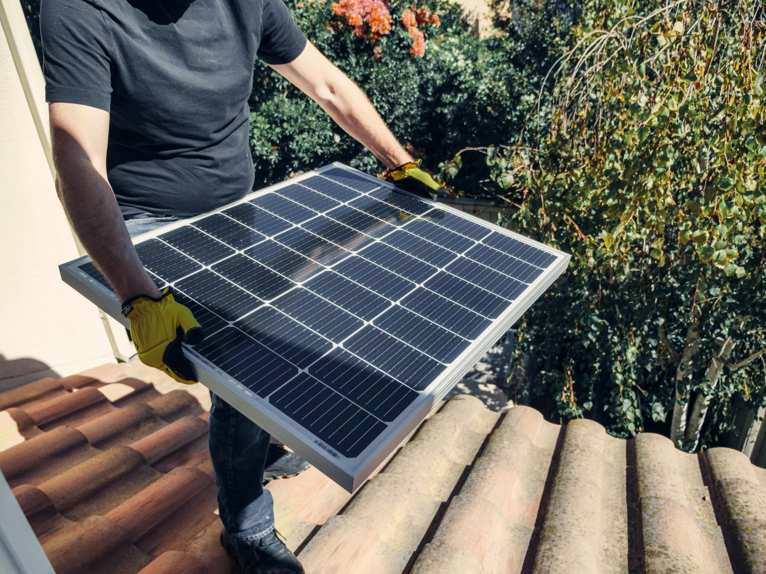 Wie installiere ich eine Solaranlage auf meinem Dach?